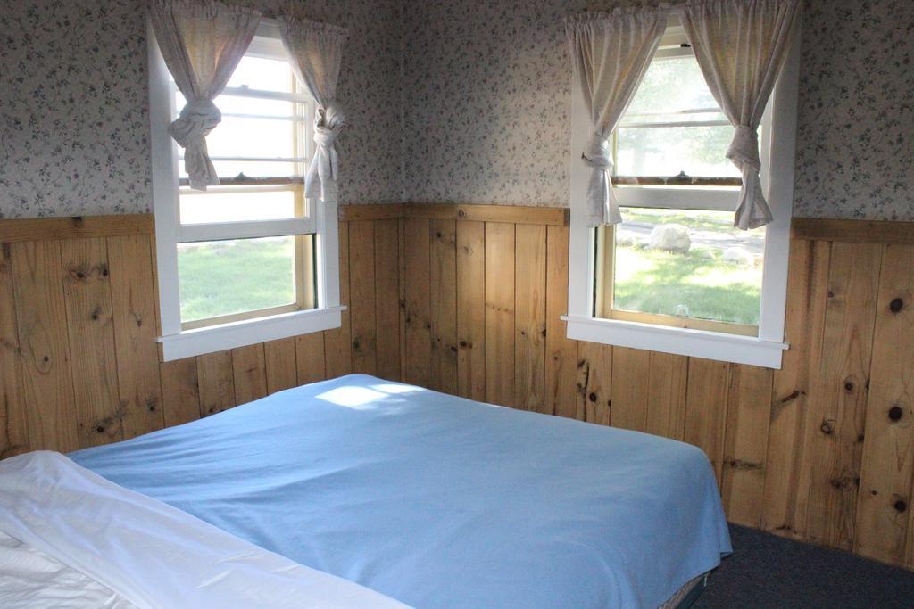 Twin Lakes Resort Bridgeport Room photo