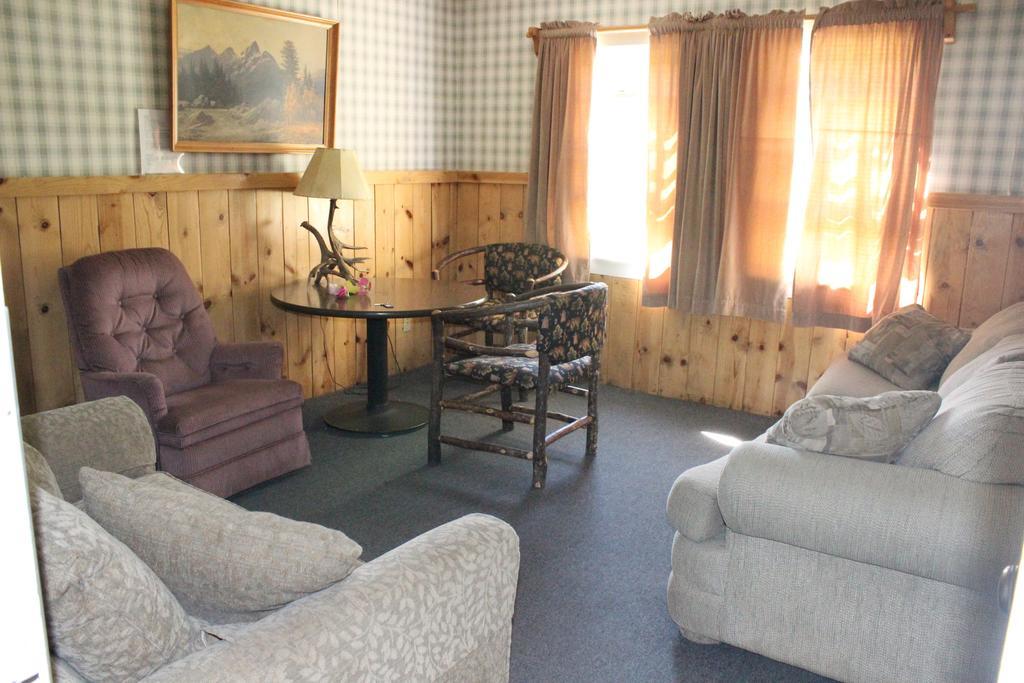 Twin Lakes Resort Bridgeport Room photo