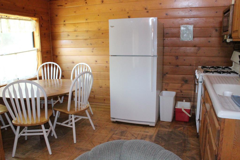 Twin Lakes Resort Bridgeport Room photo