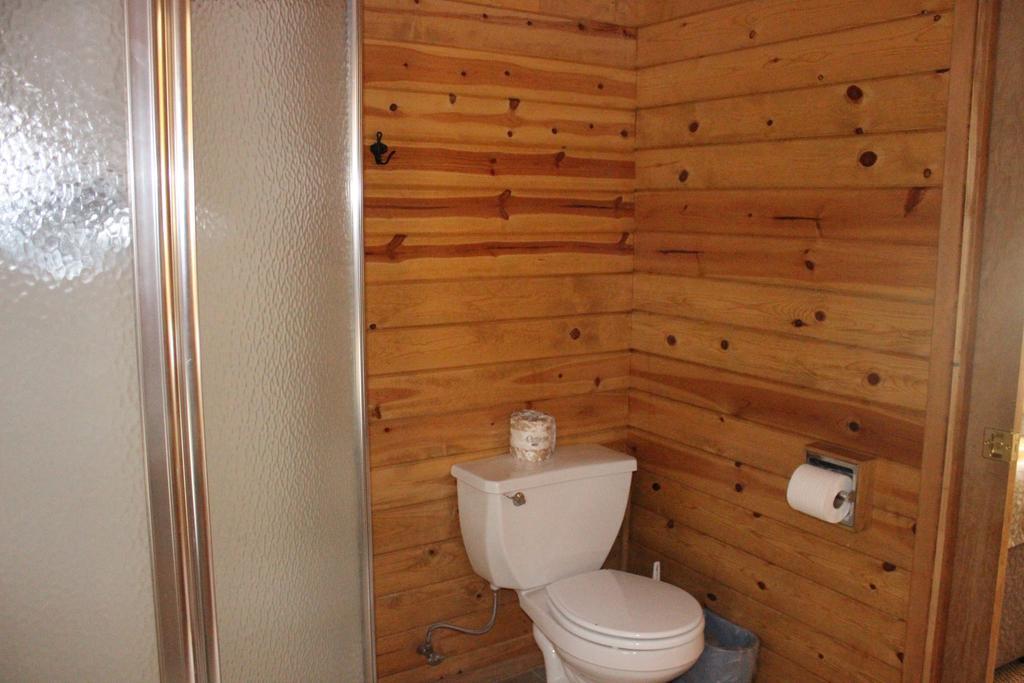 Twin Lakes Resort Bridgeport Room photo