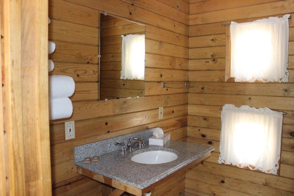 Twin Lakes Resort Bridgeport Room photo