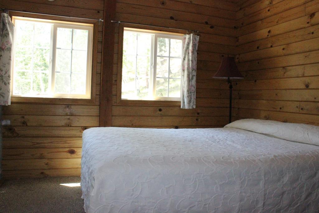 Twin Lakes Resort Bridgeport Room photo