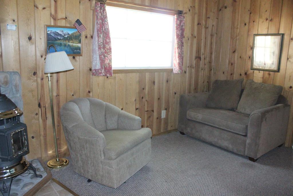 Twin Lakes Resort Bridgeport Room photo