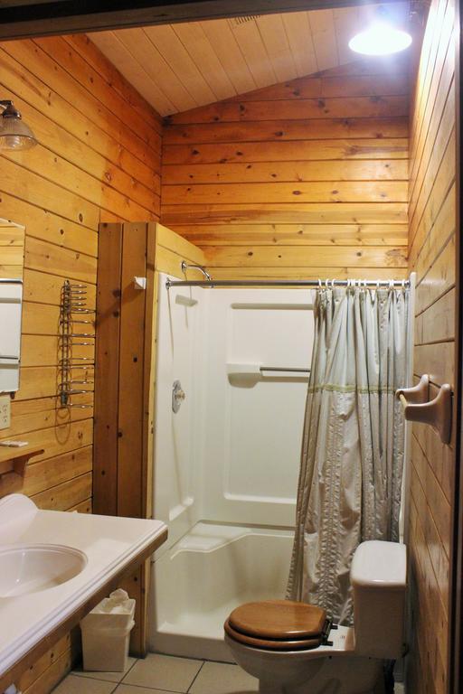 Twin Lakes Resort Bridgeport Room photo
